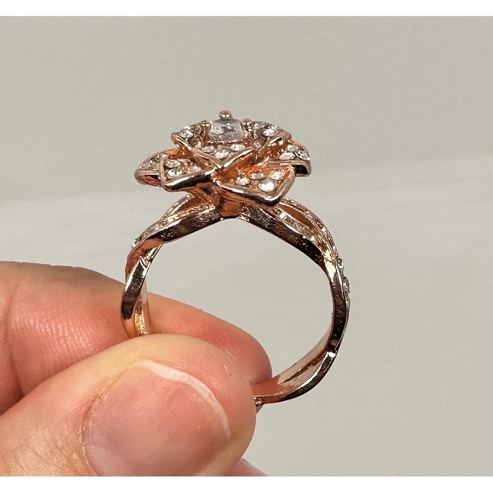 🆕 Rose Gold Rhinestone Ring - Picture 3 of 12